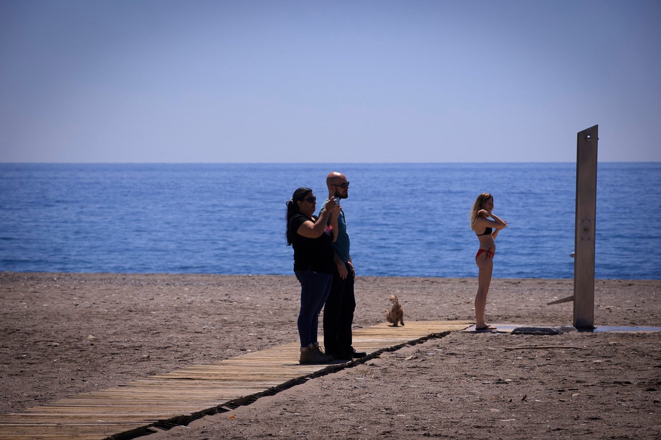 Visitamos Motril, Almuñécar, La Herradura y Castell para ver si nuestras playas están 'a punto' para una oleada de visitas