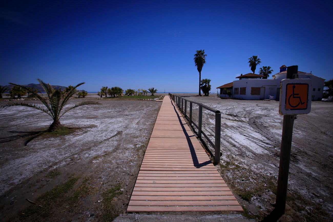 Visitamos Motril, Almuñécar, La Herradura y Castell para ver si nuestras playas están 'a punto' para una oleada de visitas