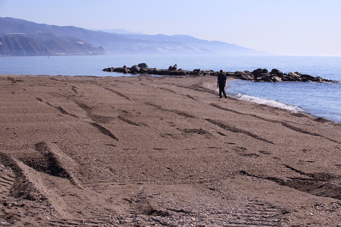 Visitamos Motril, Almuñécar, La Herradura y Castell para ver si nuestras playas están 'a punto' para una oleada de visitas