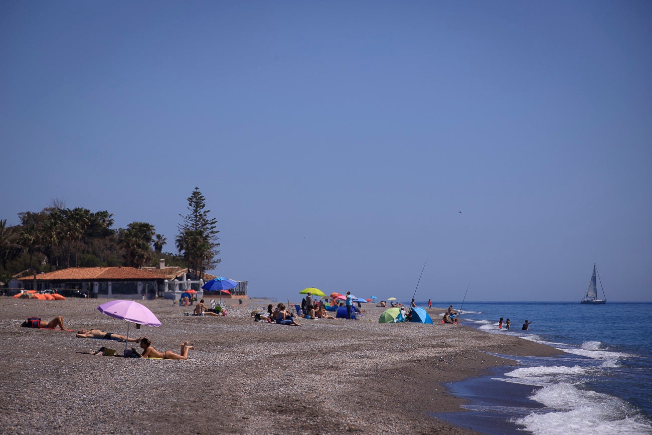 Visitamos Motril, Almuñécar, La Herradura y Castell para ver si nuestras playas están 'a punto' para una oleada de visitas