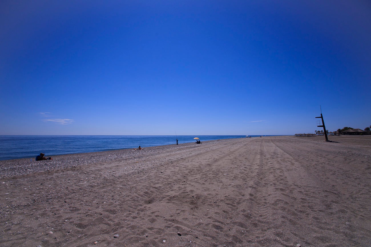 Visitamos Motril, Almuñécar, La Herradura y Castell para ver si nuestras playas están 'a punto' para una oleada de visitas