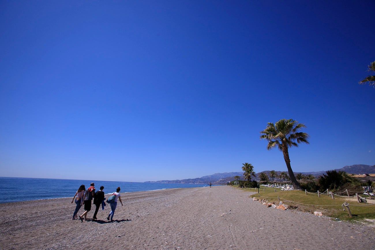 Visitamos Motril, Almuñécar, La Herradura y Castell para ver si nuestras playas están 'a punto' para una oleada de visitas