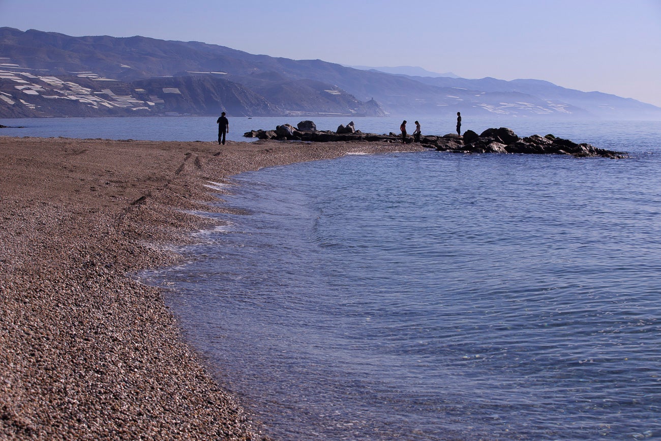 Visitamos Motril, Almuñécar, La Herradura y Castell para ver si nuestras playas están 'a punto' para una oleada de visitas