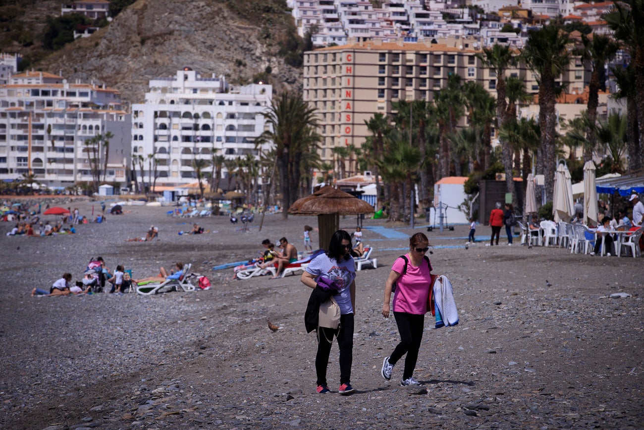 Visitamos Motril, Almuñécar, La Herradura y Castell para ver si nuestras playas están 'a punto' para una oleada de visitas