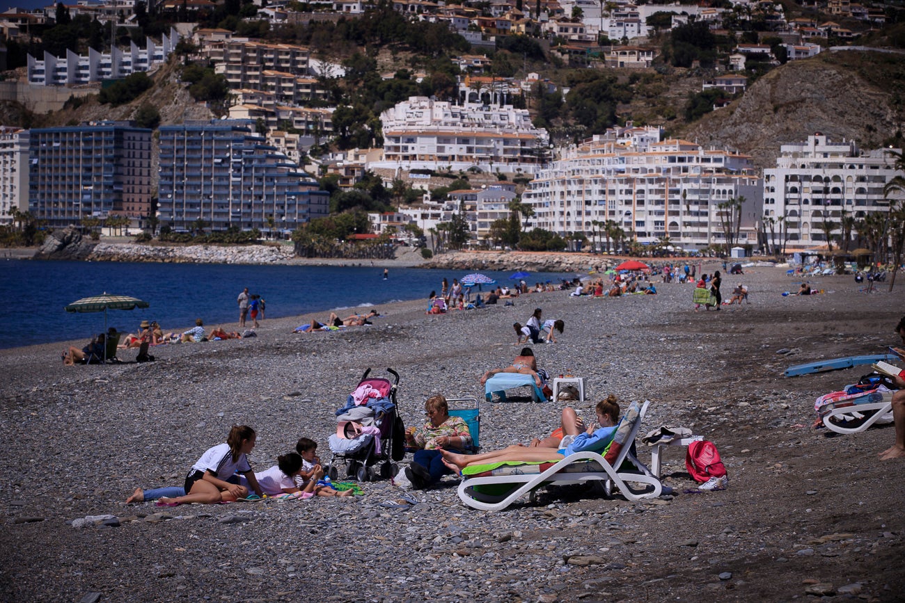 Visitamos Motril, Almuñécar, La Herradura y Castell para ver si nuestras playas están 'a punto' para una oleada de visitas