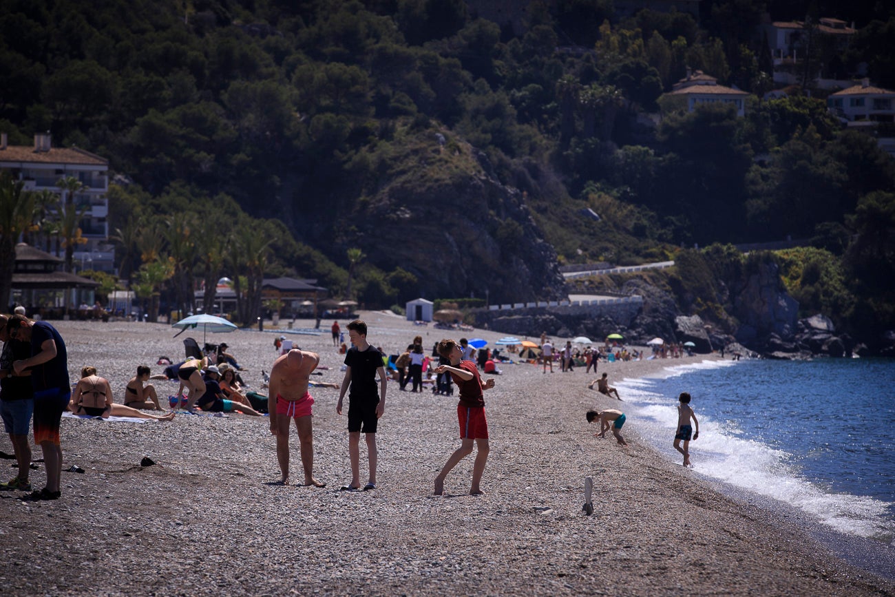 Visitamos Motril, Almuñécar, La Herradura y Castell para ver si nuestras playas están 'a punto' para una oleada de visitas