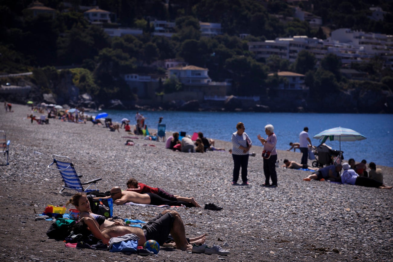 Visitamos Motril, Almuñécar, La Herradura y Castell para ver si nuestras playas están 'a punto' para una oleada de visitas