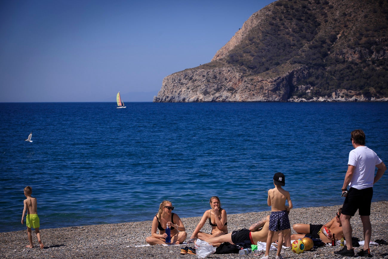 Visitamos Motril, Almuñécar, La Herradura y Castell para ver si nuestras playas están 'a punto' para una oleada de visitas