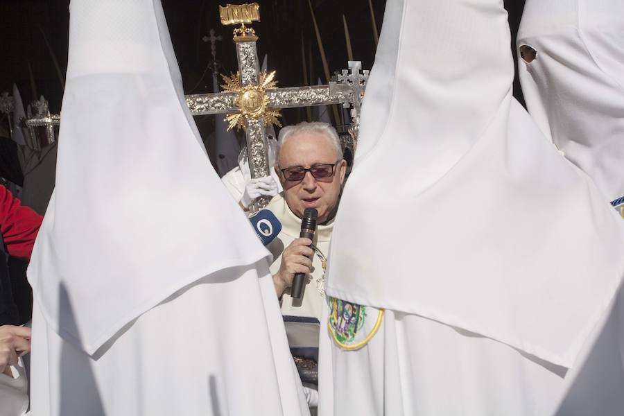 Muchísimo público y muchísimas ganas de disfrutar con una de las cofradías que más simpatías suscitan, y que el año pasado se tuvo que quedar en su templo por la lluvia