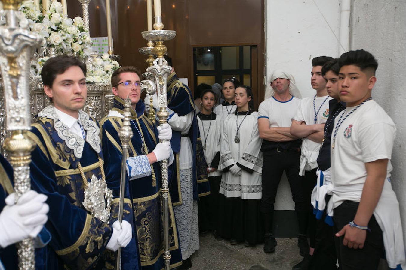 Una de las cofradías más señeras del barrio ha procesionado hoy 