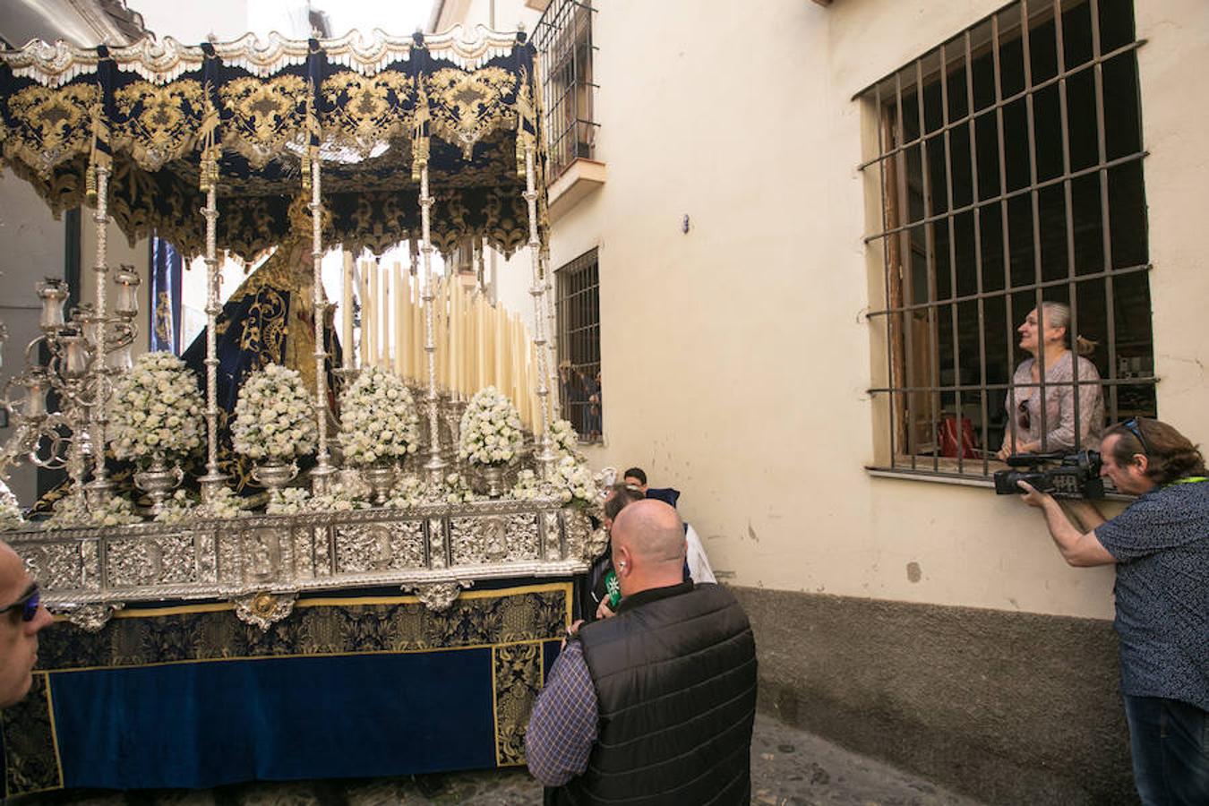 Una de las cofradías más señeras del barrio ha procesionado hoy 