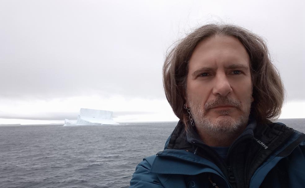 Javier Almendros durante su última expedición a la Antártida