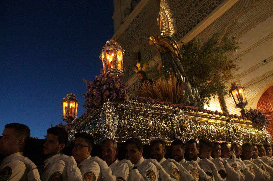 Los Antiguos Caballeros Legionarios de Torremolinos y la Banda de la Encarnación completan el cortejo que este año supera las 250 personas