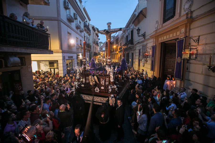 La última cofradía de este lunes comienza a recorrer el centro de la ciudad a última hora de la tarde