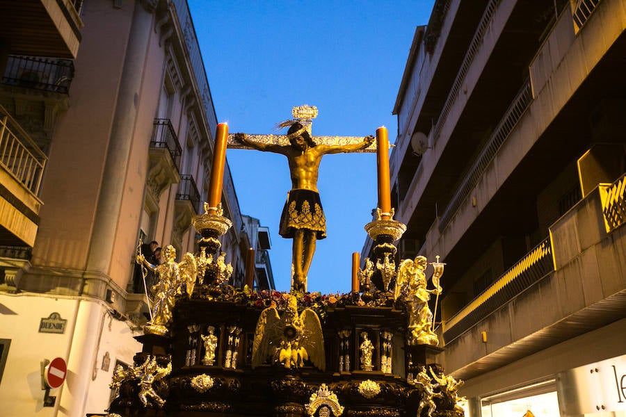 La última cofradía de este lunes comienza a recorrer el centro de la ciudad a última hora de la tarde