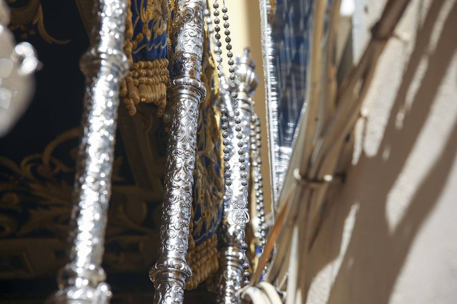 Gran sabor cofrade en el callejeo por las estrechas calles de su barrio, y lucido recorrido por las calles de San Ildefonso y carrera oficial