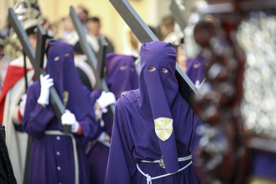 Gran sabor cofrade en el callejeo por las estrechas calles de su barrio, y lucido recorrido por las calles de San Ildefonso y carrera oficial