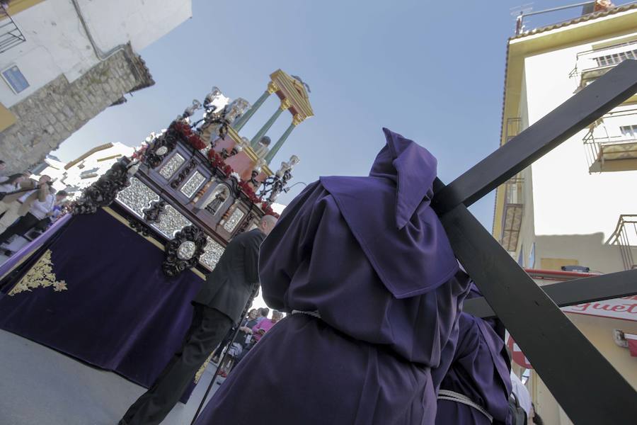 Gran sabor cofrade en el callejeo por las estrechas calles de su barrio, y lucido recorrido por las calles de San Ildefonso y carrera oficial