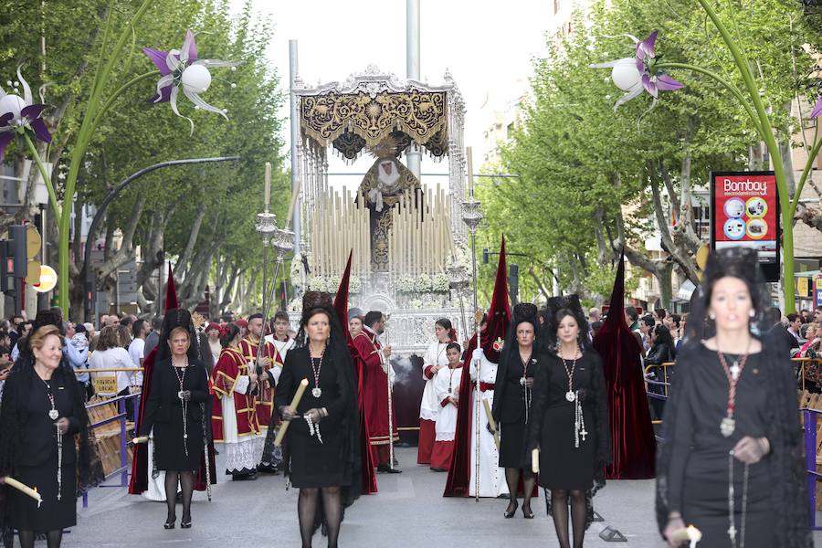 Un recorrido complicado, por la orografía y por la distancia, y el peso del juego escultórico, hacen único este desfile procesional Por segundo año salió desde la iglesia San Juan Pablo II