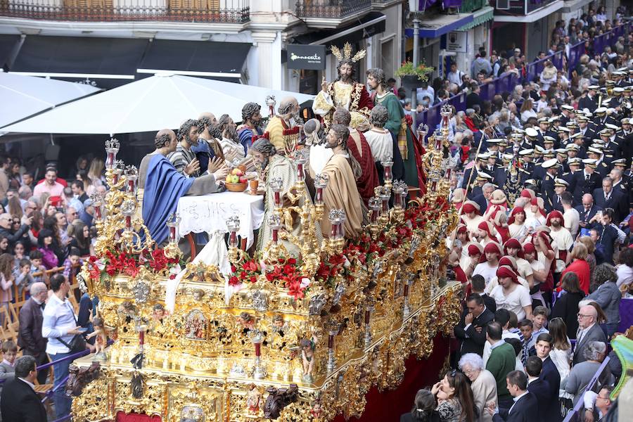 Un recorrido complicado, por la orografía y por la distancia, y el peso del juego escultórico, hacen único este desfile procesional Por segundo año salió desde la iglesia San Juan Pablo II