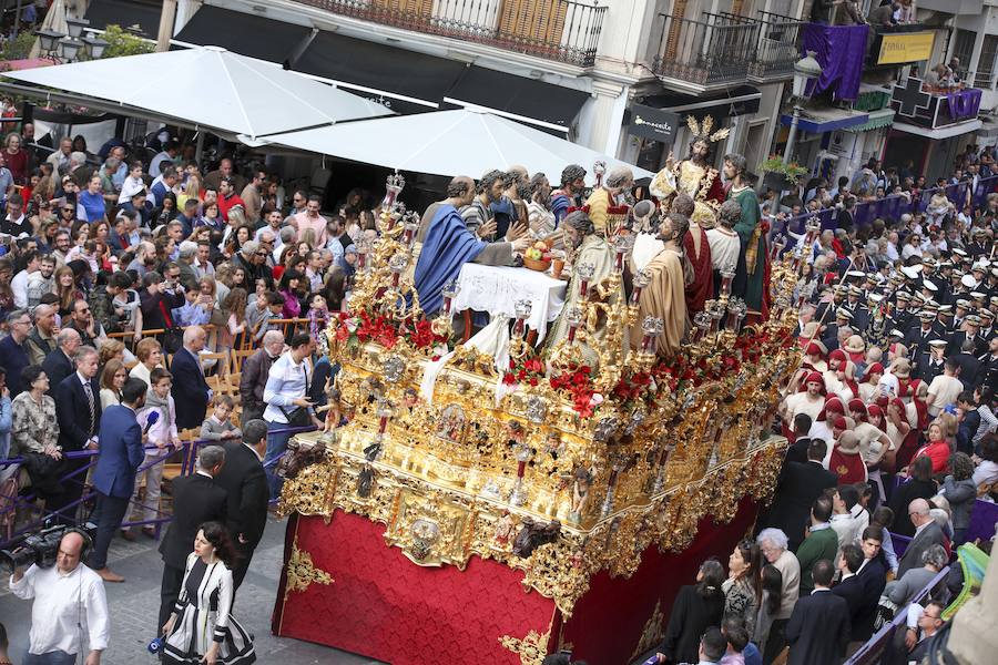 Un recorrido complicado, por la orografía y por la distancia, y el peso del juego escultórico, hacen único este desfile procesional Por segundo año salió desde la iglesia San Juan Pablo II