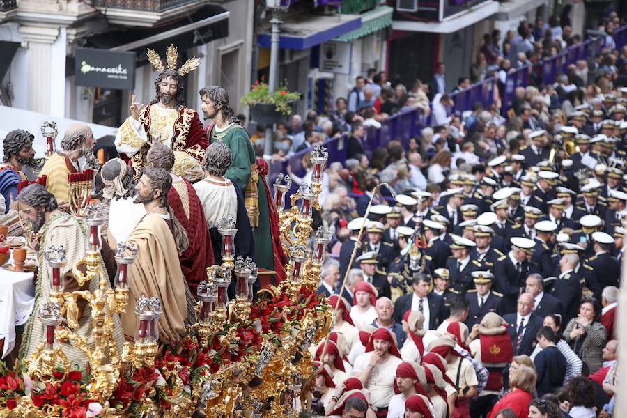 Un recorrido complicado, por la orografía y por la distancia, y el peso del juego escultórico, hacen único este desfile procesional Por segundo año salió desde la iglesia San Juan Pablo II