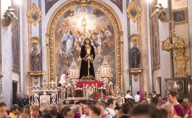 El Señor del Rescate, ayer, aún en el interior de la iglesia de la Magdalena. 