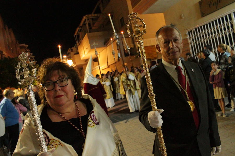 El martinete de Sergio Gómez 'El Colorao' y la saeta de María Montilla han acompañado al Cristo de los Gitanos de Almuñécar en su salida