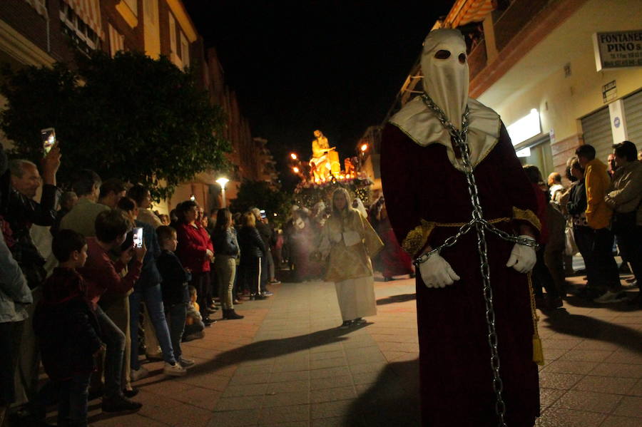 El martinete de Sergio Gómez 'El Colorao' y la saeta de María Montilla han acompañado al Cristo de los Gitanos de Almuñécar en su salida