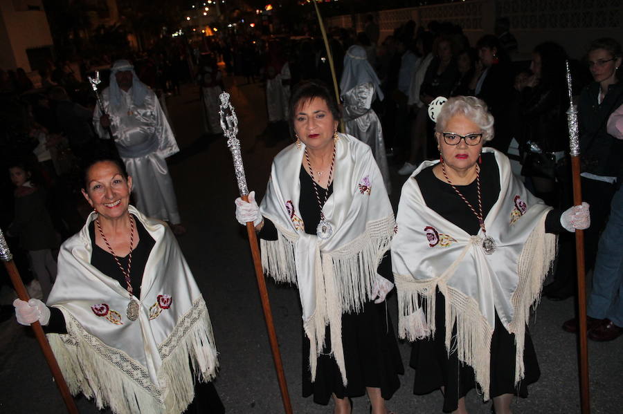 El martinete de Sergio Gómez 'El Colorao' y la saeta de María Montilla han acompañado al Cristo de los Gitanos de Almuñécar en su salida