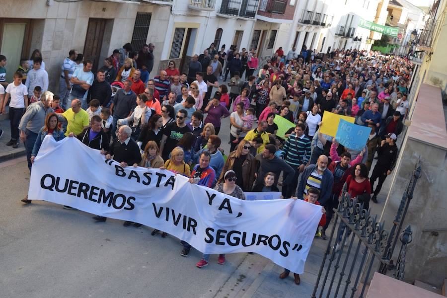 Los vecinos de este municipio granadino se han echado a las calles para pedir seguridad tras los últimos sucesos.