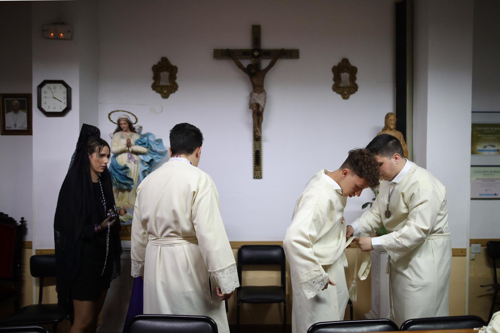 La parroquia de Nuestra Señora de los Dolores ve salir por fin a sus dos imágenes