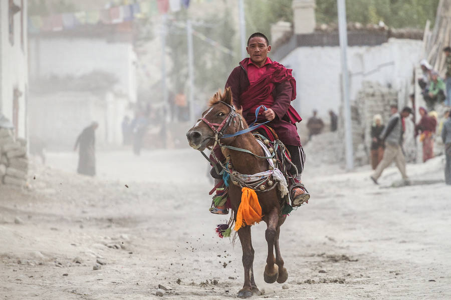 Recopilación de algunas fotografías de la expedición de la fundación Paralelo 70 a Mongolia. Puedes leer  el reportaje completo aquí