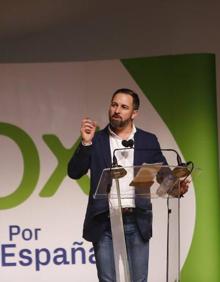 Imagen secundaria 2 - Santiago Abascal, en Granada: «Os quieren silenciados, por eso acaban de impedir que participemos en un debate»