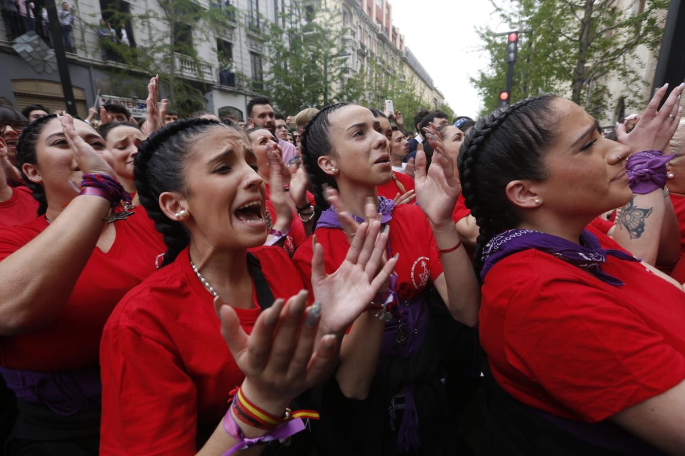 Emoción desbordada para recibir el Cristo del Consuelo y María Santísima del Sacromonte