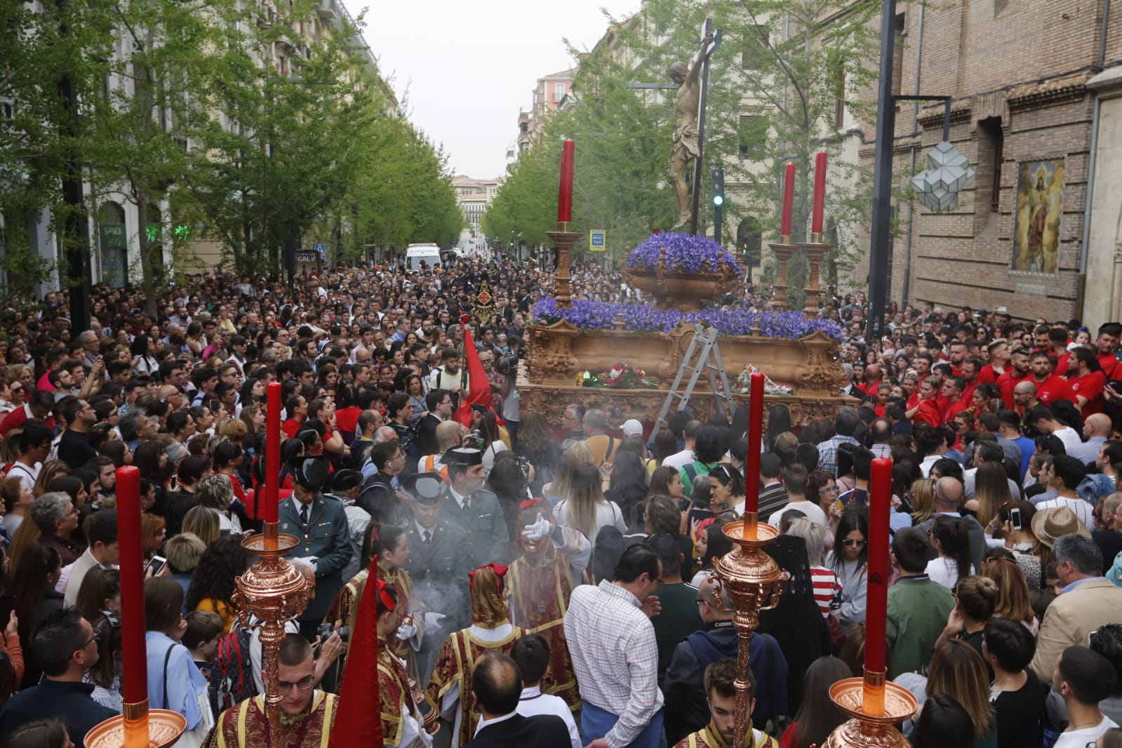 La Hermandad de Los Gitanos sale del Sagrado Corazón pero se tiene que quedr en la Catedral por la lluvia