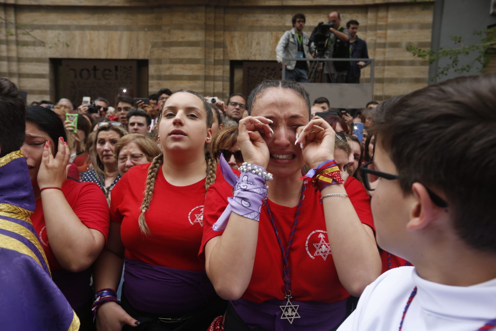 La Hermandad de Los Gitanos sale del Sagrado Corazón pero se tiene que quedr en la Catedral por la lluvia