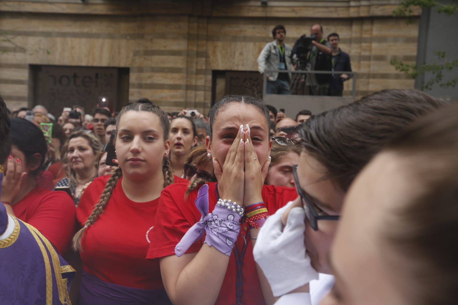 La Hermandad de Los Gitanos sale del Sagrado Corazón pero se tiene que quedr en la Catedral por la lluvia