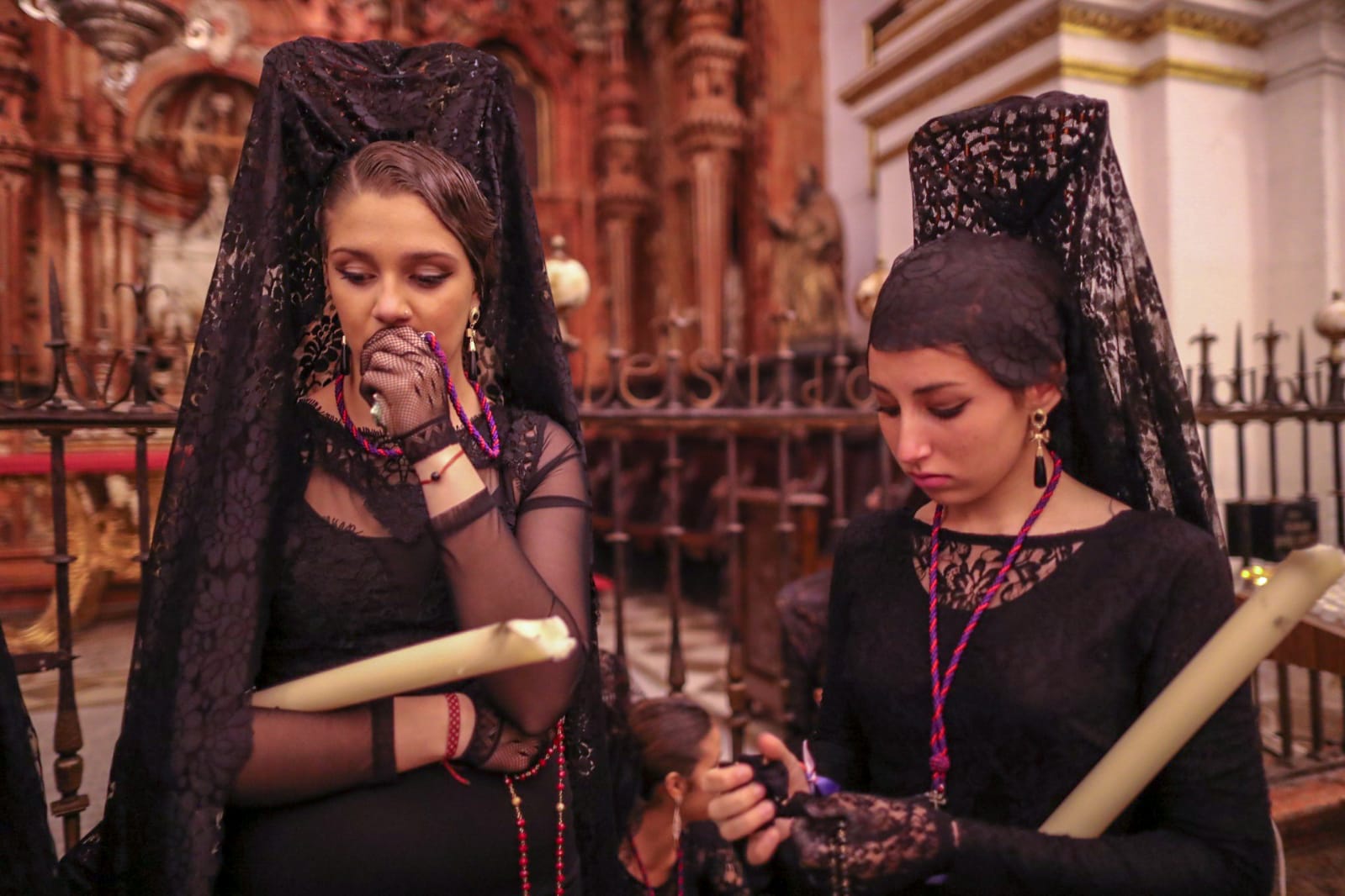 La Hermandad de Los Gitanos sale del Sagrado Corazón pero se tiene que quedr en la Catedral por la lluvia