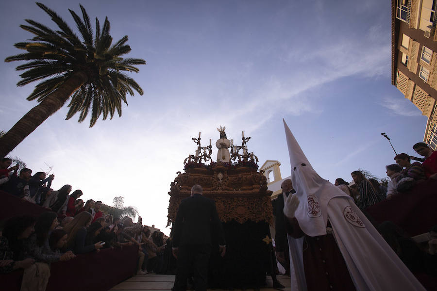 El Cristo del Perdón y María Santísima de la Misericordia volvieron a la renovada iglesia del Carmen de la que salieron por una rampa de 17 metros