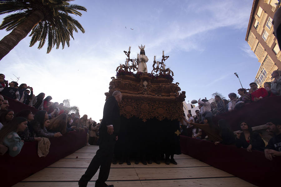 El Cristo del Perdón y María Santísima de la Misericordia volvieron a la renovada iglesia del Carmen de la que salieron por una rampa de 17 metros