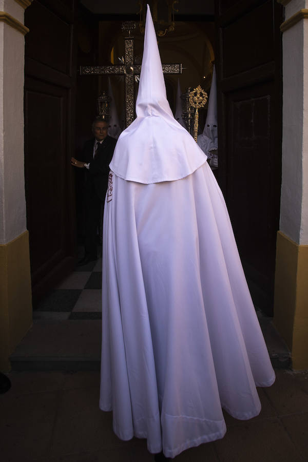 El Cristo del Perdón y María Santísima de la Misericordia volvieron a la renovada iglesia del Carmen de la que salieron por una rampa de 17 metros