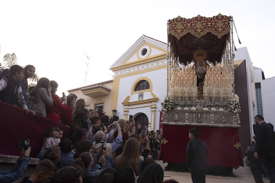 El Cristo del Perdón y María Santísima de la Misericordia volvieron a la renovada iglesia del Carmen de la que salieron por una rampa de 17 metros