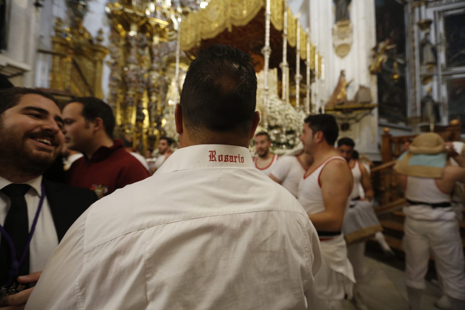 Los pasos de Jesús de las Tres Caídas y Nuestra Señora del Rosario han sido recibidos por una multitud en las puertas de Santo Domingo