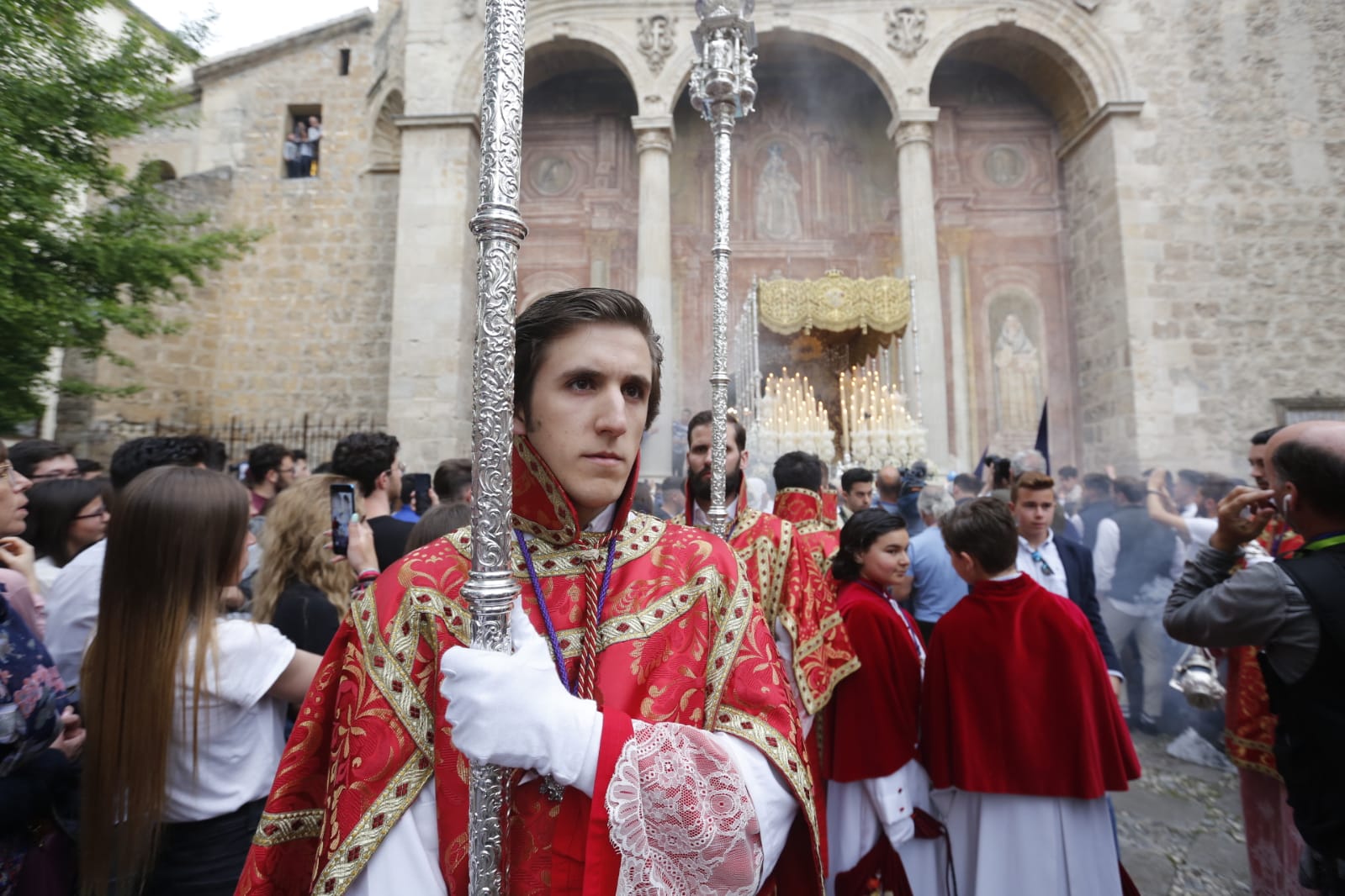 Los pasos de Jesús de las Tres Caídas y Nuestra Señora del Rosario han sido recibidos por una multitud en las puertas de Santo Domingo