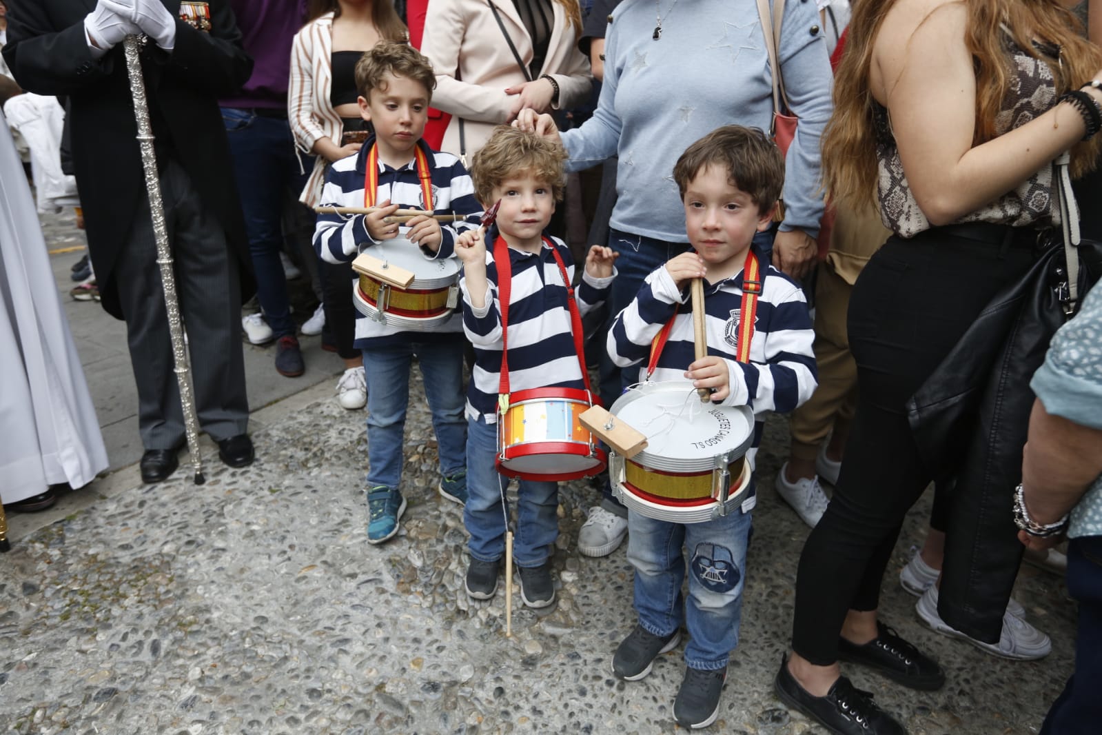 Los pasos de Jesús de las Tres Caídas y Nuestra Señora del Rosario han sido recibidos por una multitud en las puertas de Santo Domingo