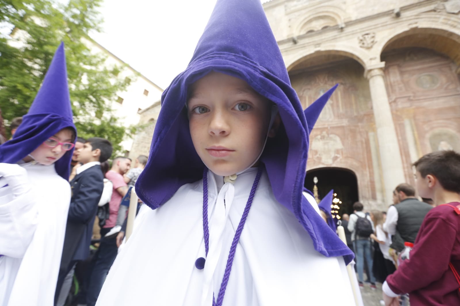 Los pasos de Jesús de las Tres Caídas y Nuestra Señora del Rosario han sido recibidos por una multitud en las puertas de Santo Domingo