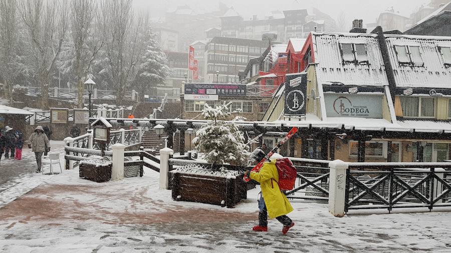 Las competiciones que había previstas se han suspendido por falta de visibilidad pero hay en este momento 53 kilómetros de pistas abiertos