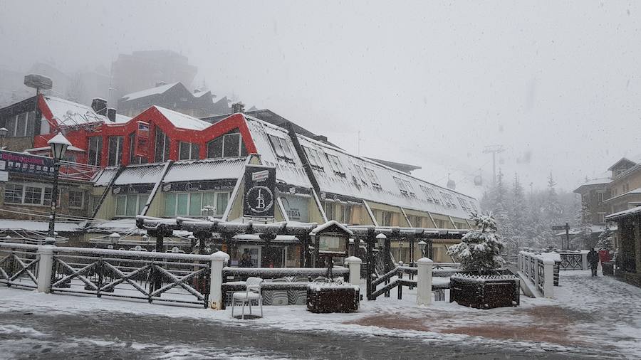 Las competiciones que había previstas se han suspendido por falta de visibilidad pero hay en este momento 53 kilómetros de pistas abiertos
