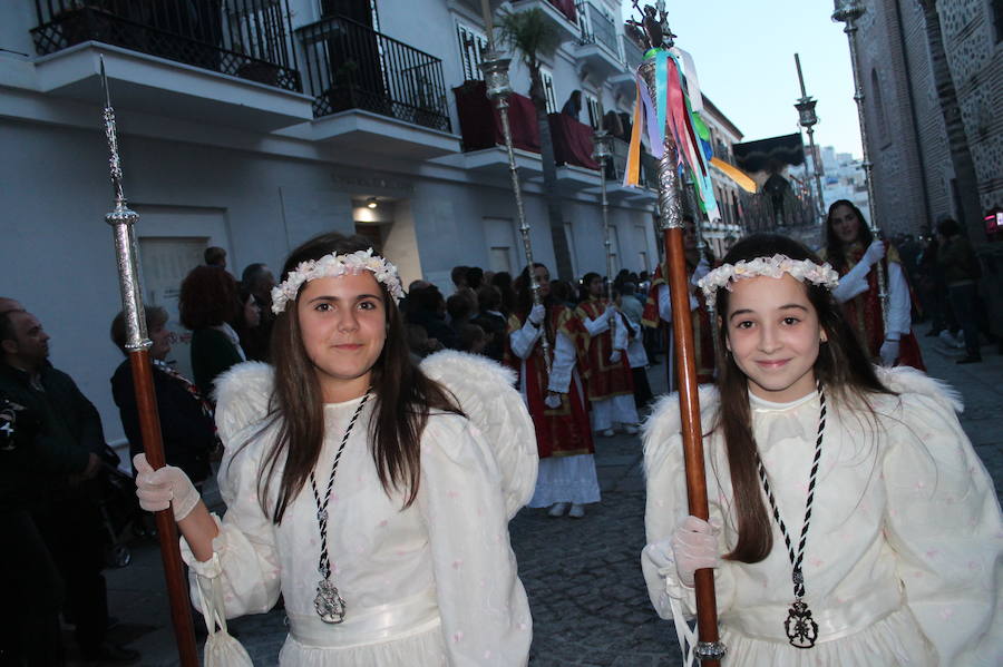 La imagen más antigua y venerada de la localidad costera ha salido a las nueve de la noche la parroquia de la Encarnación con un cortejo superior a 700 personas